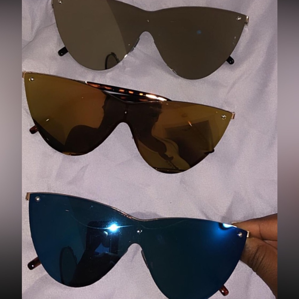 Sunglasses. - Picture 10 of 11